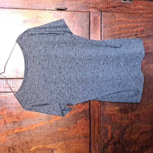 Dri-Fit size large gray short sleeve shirt - Picture 3 of 3